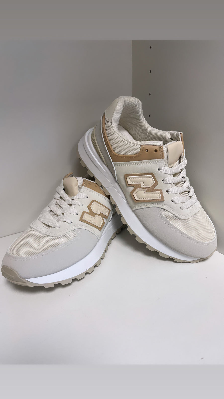 Vee Trainers Beige