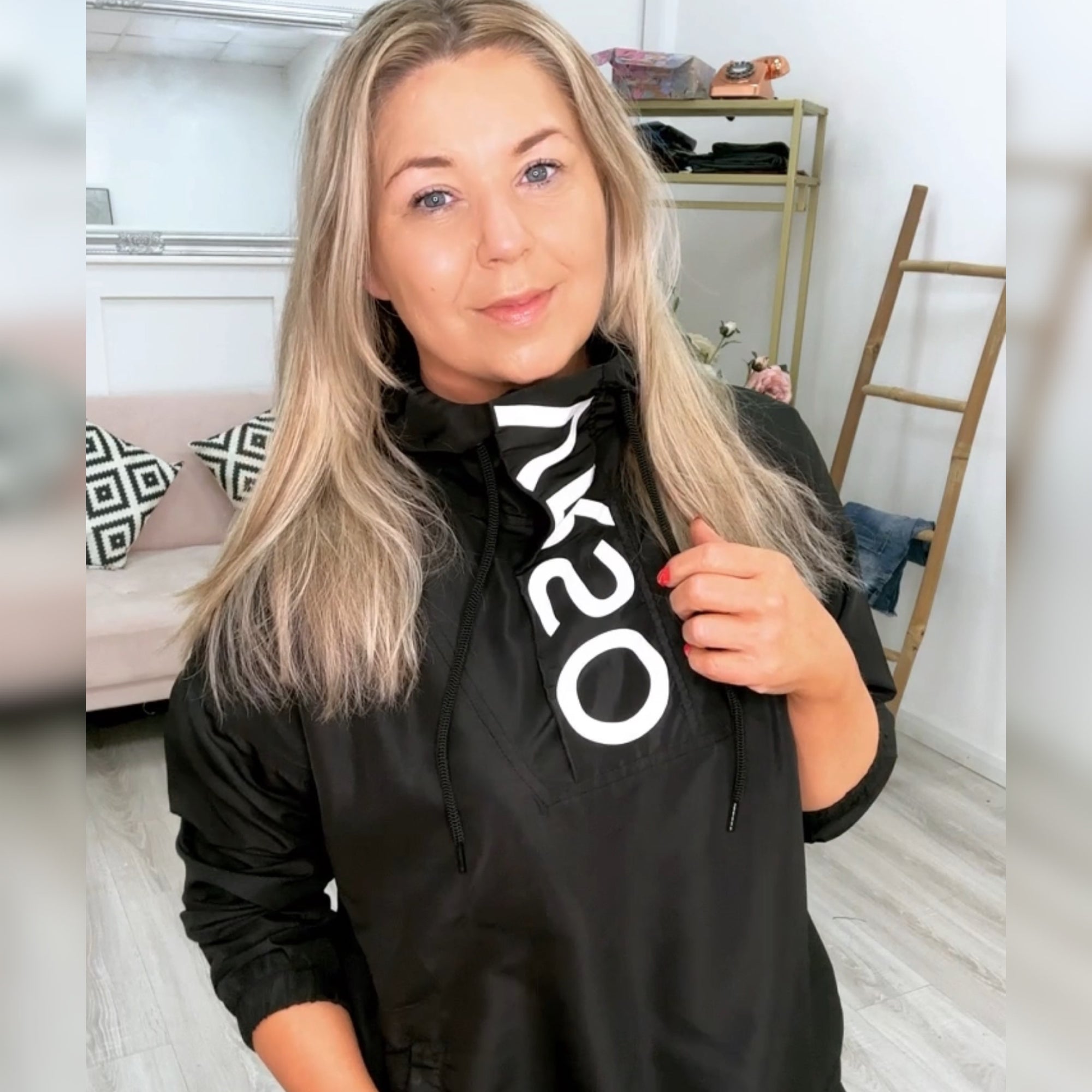 Walking 1/4 Zip Black